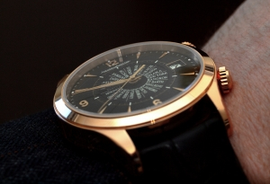 Jaeger-LeCoultre Master Memovox International wristshot