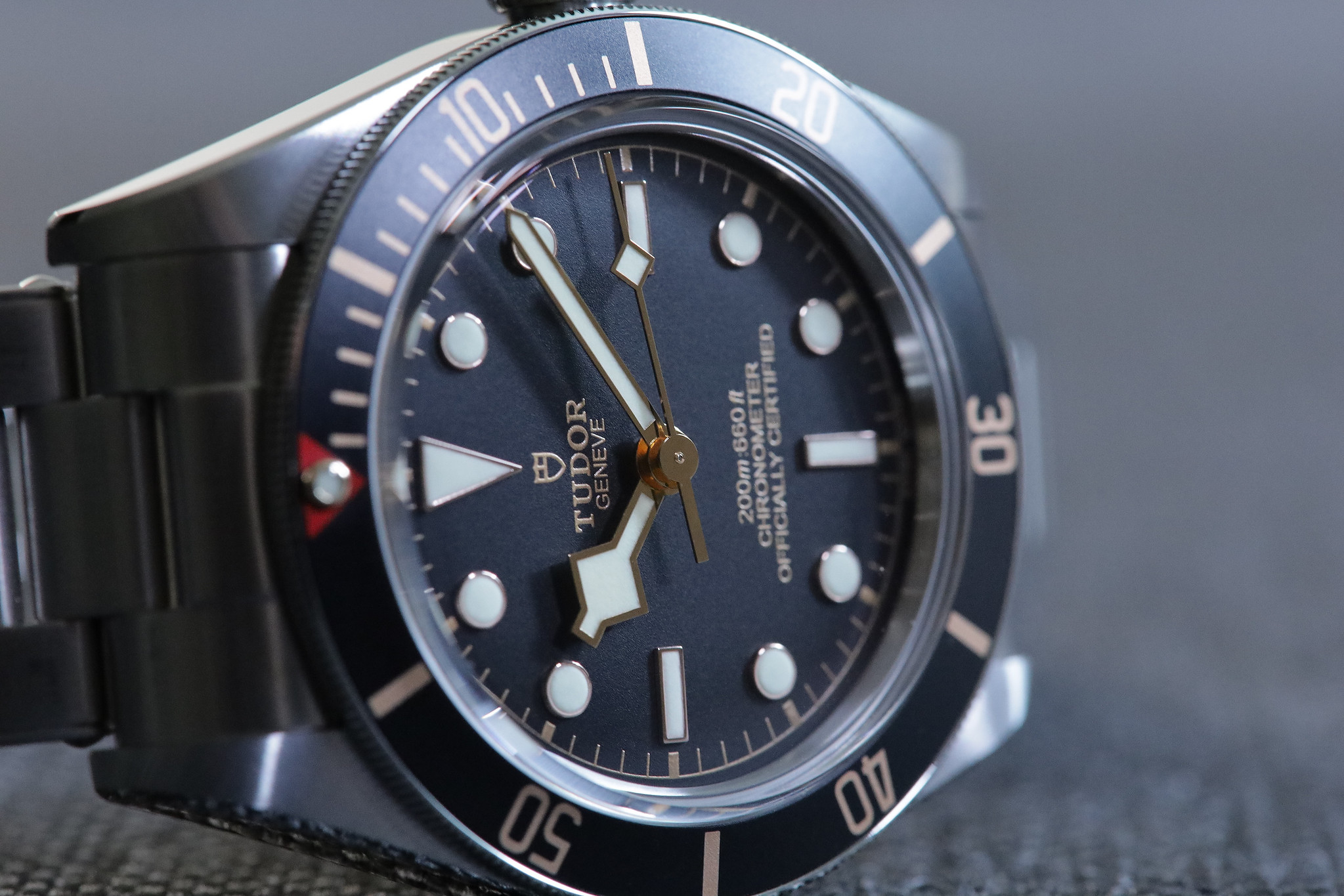 BB58 side dial detail
