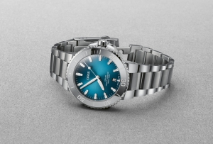 Oris Aquis Date Gradient dial