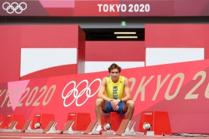 Mondo Duplantis at Tokyo Olympics 2020 with Omega on wrist