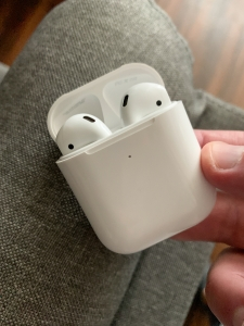 Apple AirPods Generation 2 fake