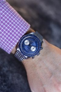 Omega Speedmaster Chronoscope 329.30.43.51.03.001 wristshot long sleeves