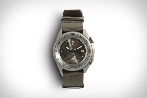 Hamilton Pilot Pioneer 2022 x Uncrate