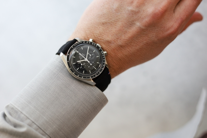 Omega Speedmaster Moonwatch Professional Ref. 311.30.42.30.01.005 wristshot dress shirt
