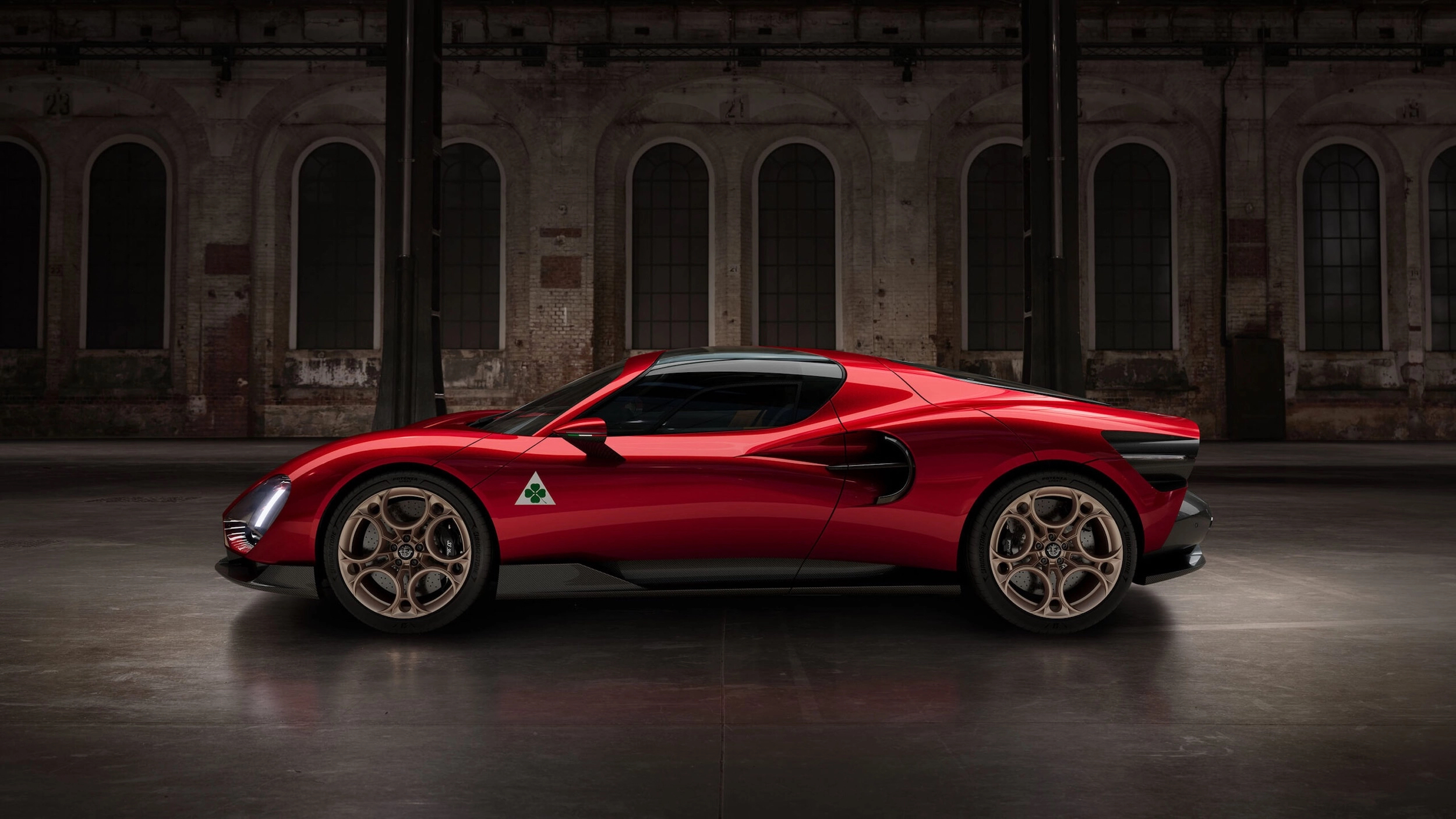 2025 Alfa Romeo 33 Stradale profile